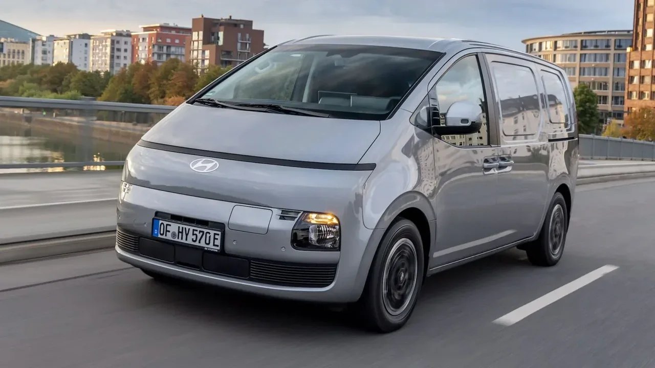 Hyundai STARIA Electric ve Cargo Modelleri Brüksel'de Tanıtıldı